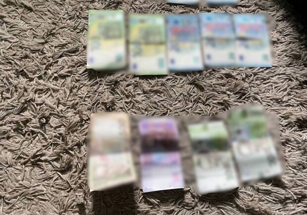 У Львові чоловік загубив гаманець з валютою, поліція затримала того, хто його знайшов