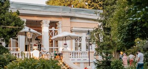 Будинки із рестораном 