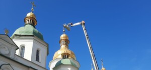 На території Софії Київської помітили величезний спецкран: причина