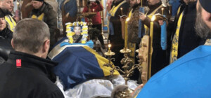 У Чернівецькій області представники УПЦ не пускали до храму віруючих відспівати загиблого воїна