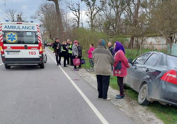 Автомобіль збив жінку у Берлині в Львівській області 