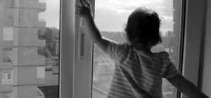 У Дніпрі дитина випала з вікна п'ятого поверху та загинула 