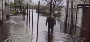 У місті на Дніпропетровщині затопило двори будинків та вулиці (відео)