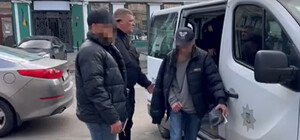 Одесит вирішив обікрасти квартиру на Дерибасівській, але його зловили (відео)