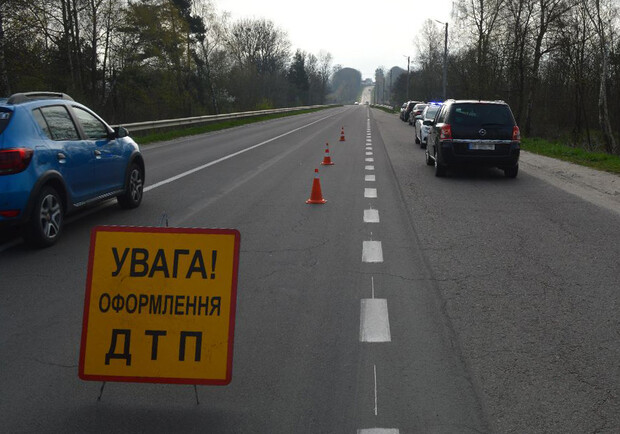 На трасі Львів-Краковець водій автомобіля збив жінку 