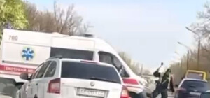 У Кривому Розі зіштовхнулися 5 авто: серйозно постраждала вагітна жінка