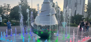 На Позняках запрацював світломузичний фонтан 