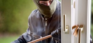 Одесити повернулися додому і знайшли домушника: злодій стрибнув із четвертого поверху