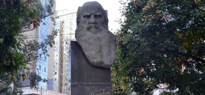 В Одесі демонтують пам'ятник Леву Толстому