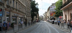 У центрі Львова рецидивісти напали на одеситку