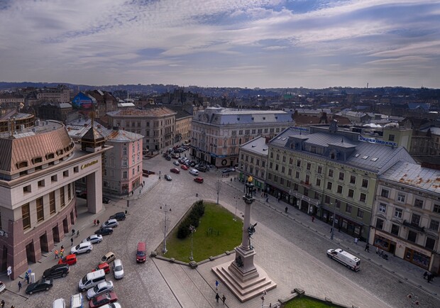 Депутати погодили будівництво підземного паркінгу на площі Міцкевича у Львові. 