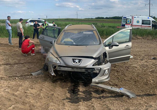 Львів’янка за кермом автомобіля не впоралась з керуванням і з’їхала у кювет. 