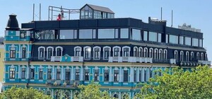 Власника старого будинку на вулиці Володимирській зобов'язали знести незаконні поверхи