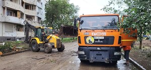 Комунальники ліквідують наслідки теракту в Одесі