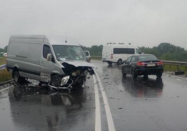 В ДТП у Львівській області загинув чоловік, а двоє жінок травмувалися 