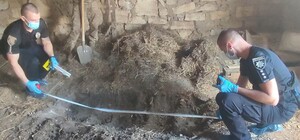 Брехав, що дружина перебуває за кордоном: на Одещині чоловік убив і закопав у сараї свою жінку