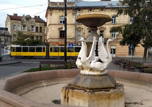 Три трамваї у Львові змінили маршрут через обстріли. 