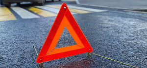 У Дніпрі на проспекті Яворницького авто збило чоловіка (відео моменту ДТП)