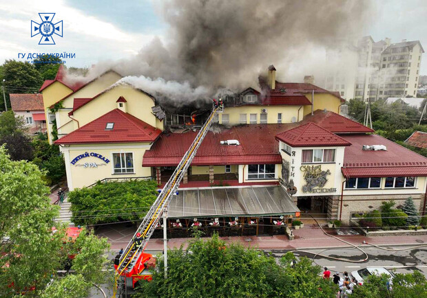 З'явилися подробиці масштабної пожежі в спа-готелі у Трускавці — відео. 