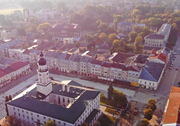 Меру Дрогобича та членам виконкому вручили повістки до військкомату. 