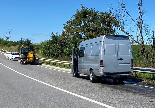 У Львівській області пасажири мікроавтобуса постраждали від зіткнення з телескопічним навантажувачем 