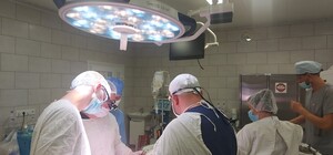 На Одещині дівчинка отримала серйозну травму від металевих гойдалок: їй довелося 