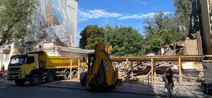 На Подолі знесли унікальний для Києва дерев'яний будинок початку ХІХ століття - фото