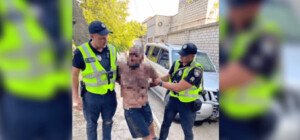 В Одесі п'яний водій втік від поліції, влаштував кілька ДТП та хотів наїхати на копа (відео)