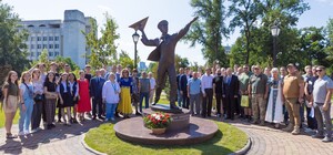 У Києві відкрили сквер Авіації та нову скульптуру