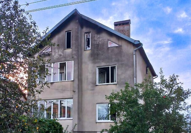 У Львівській області блискавка влучила в будинок і спровокувала пожежу 