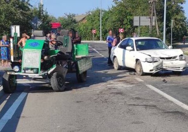 В ДТП у Львівській області постраждали водій і пасажир трактора  