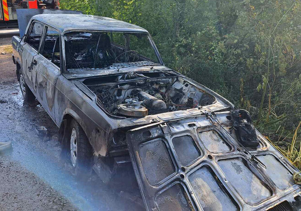 У Львівській області автомобіль загорівся під час руху 