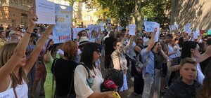 Мітинг у День міста: в Одесі під будівлею мерії пройшов пікет проти тендерів на реконструкцію суду та ТЮГу