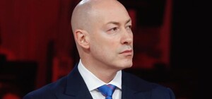 У центрі Києва журналіст Гордон поскандалив із військовим