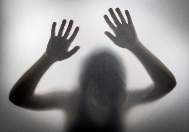 Поліція затримала чоловіка за зґвалтування 15-річної дівчини на Львівщині. 