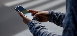 В Одесі жінка просила у перехожих мобільний та зникала: так вона робила шість разів