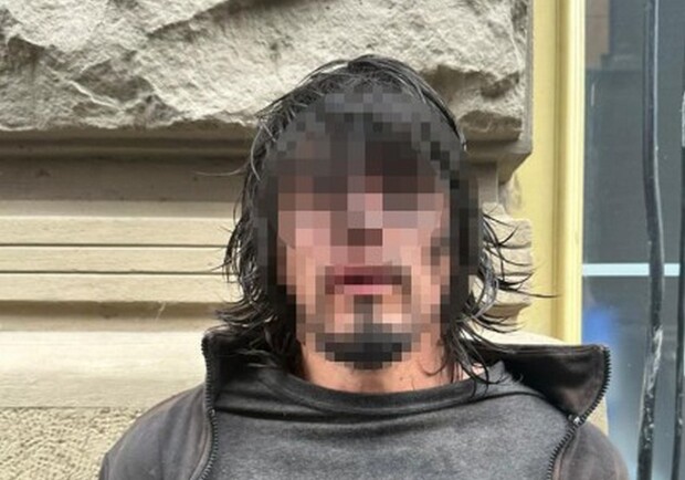 У центрі Львова чоловік завдав двом жінкам удари ножем в груди, живіт і спину 