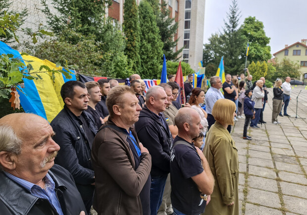 У Львові відкрили пам’ятний знак волонтерам 