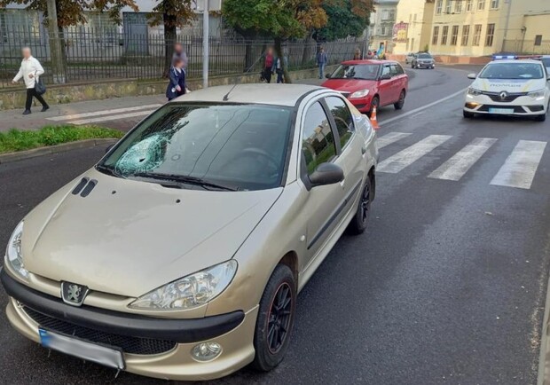 У Львові автомобіль збив жінку 