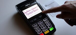 Збій у ПриватБанку: люди не можуть розрахуватися карткою на касах