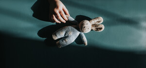 У Кривому Розі жінка продавала порно з власною донькою