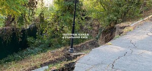 У Києві стався обвал Солом'янського парку 