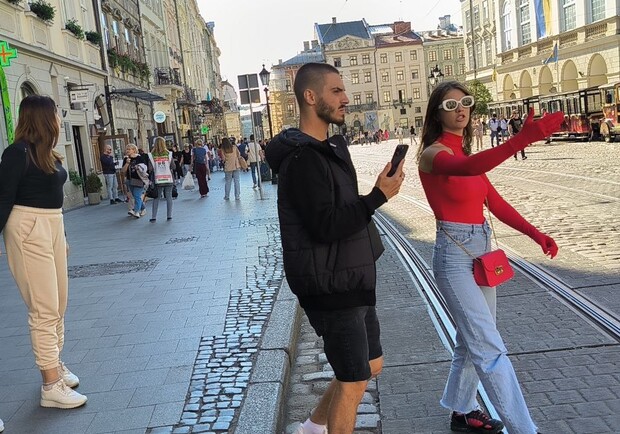 На площі Ринок у Львові облаштують «доріжки доступності» для маломобільних груп. 