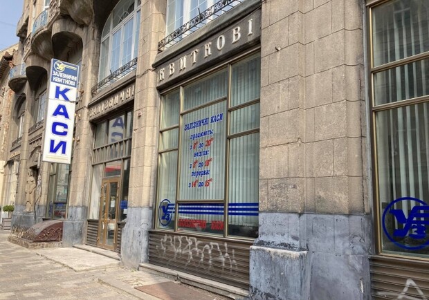 Замість квиткових кас на вулиці Гнатюка у Львові буде книгарня. 