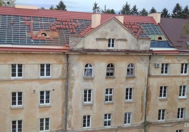 У Львові завершують відновлювати будинки, які постраждали від російських ракет 