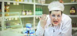 В Одесі продавець відмовилася обслуговувати жінку українською мовою: її звільнили