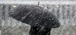 Пориви вітру та мокрий сніг: погода у Дніпрі на 26-28 листопада