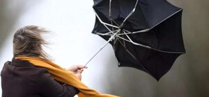 Пориви вітру, дощ і мокрий сніг: якою буде погода в Дніпрі найближчими днями