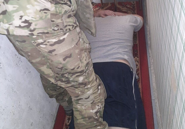 У Львівській області керівник районного ТЦК допомагав чоловікам виїжджати за кордон. 