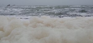 Капучино: одеське узбережжя вкрила дивовижна піна